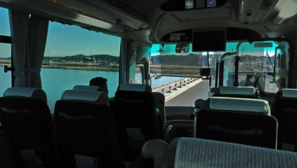 20220207-9-東京駅行きバスへ_利根川通過.JPG